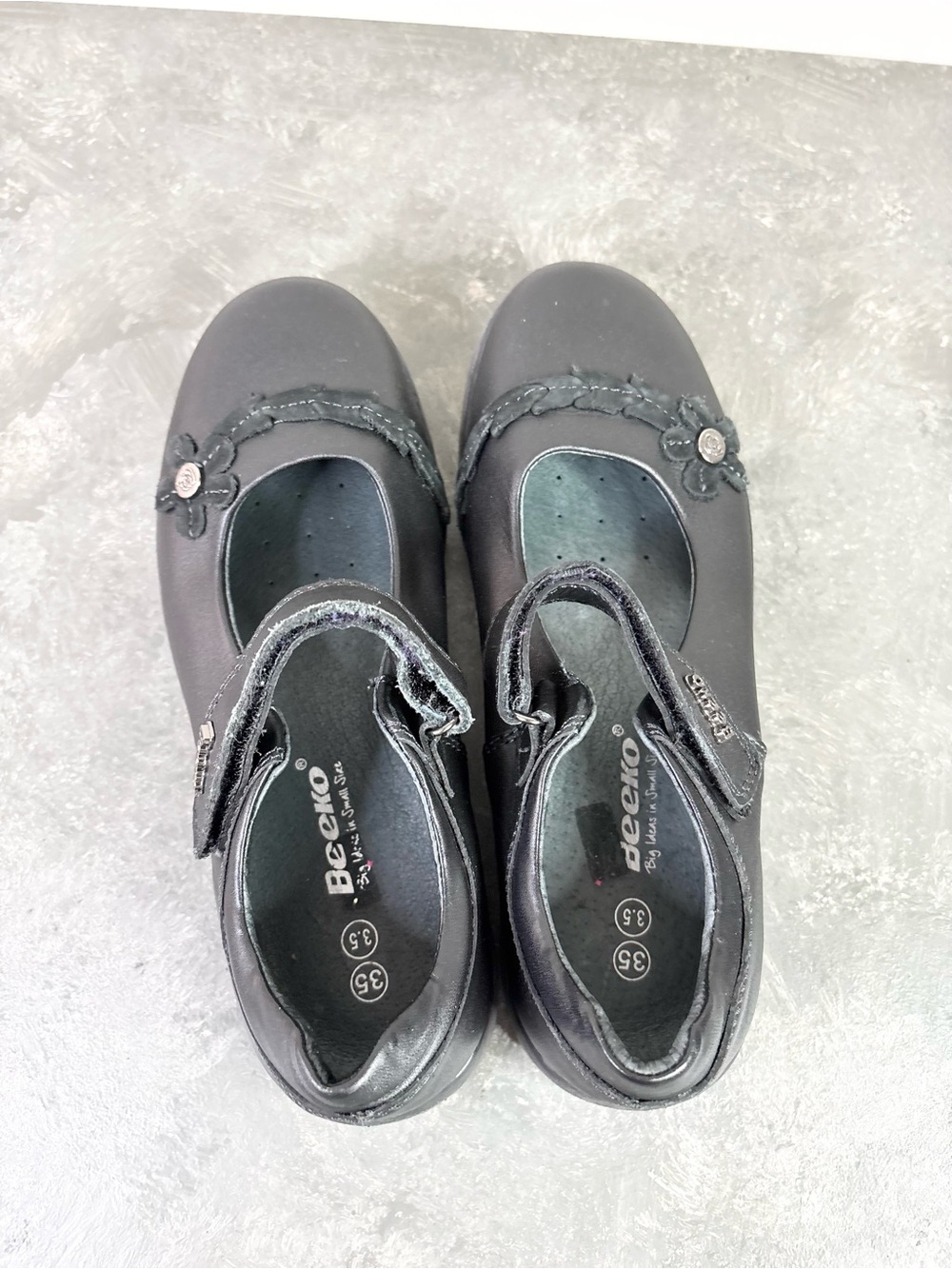Beeko girl's Mary Jane shoes black leather decorative flower stitching size 3.5 - Picture 3 of 6